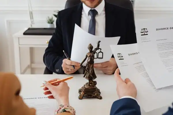 our fees Farnborough from EH Mediation - image of couple in joint mediation meeting